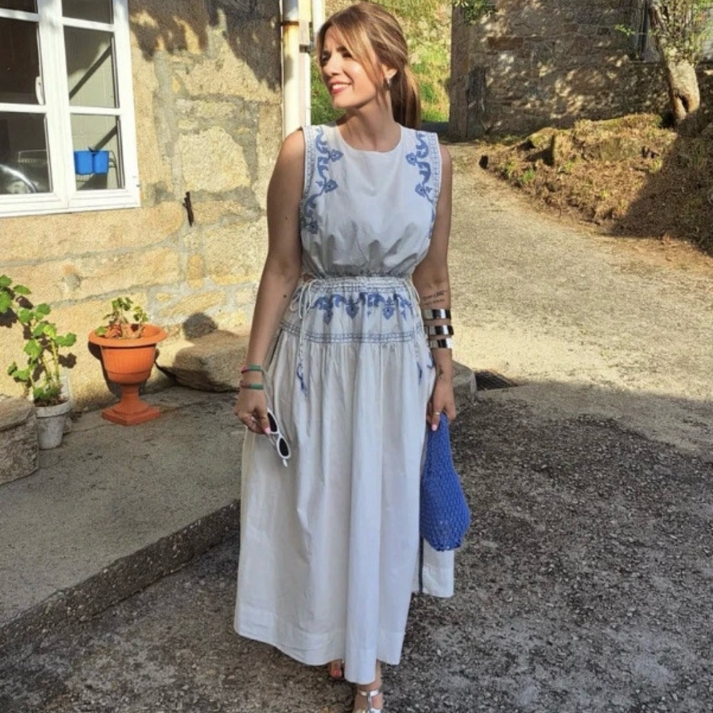 Blogger-favorite Zara embroidered midi dress, size XS